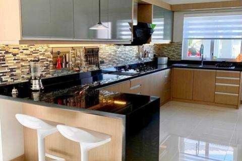 House in Bang Lamung, Thailand 4 bedrooms № 38409 - photo 5