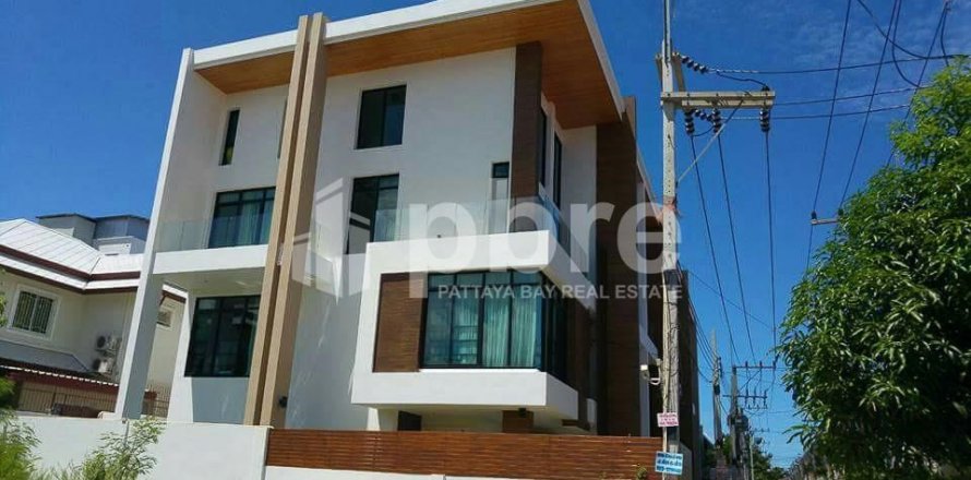 House in Bang Lamung, Thailand 4 bedrooms № 38343