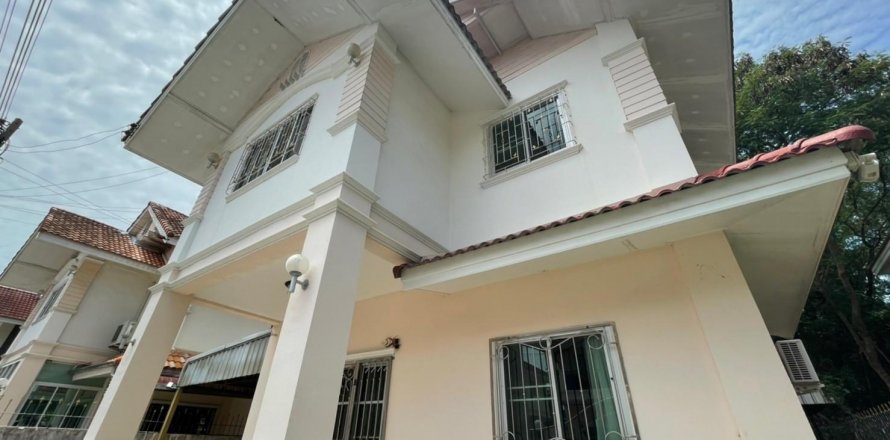 House in Bang Lamung, Thailand 4 bedrooms № 37745