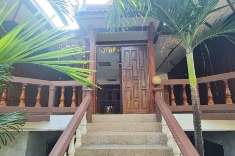 House in Sattahip, Thailand 8 bedrooms № 38096 - photo 2