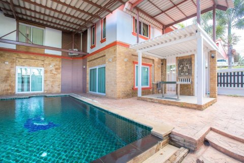 House in Bang Lamung, Thailand 4 bedrooms № 38097 - photo 2