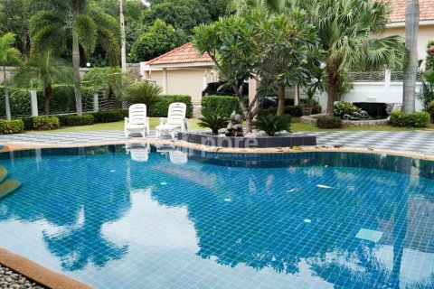 House in Bang Lamung, Thailand 5 bedrooms № 37632 - photo 7