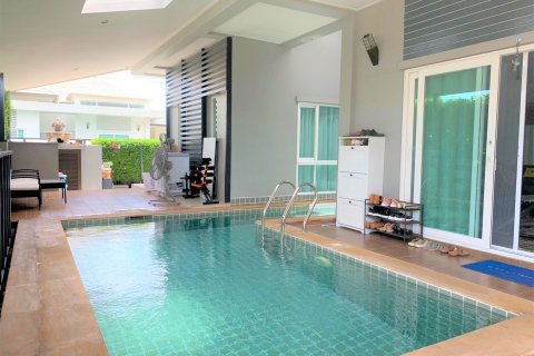 House in Bang Lamung, Thailand 4 bedrooms № 39001 - photo 5