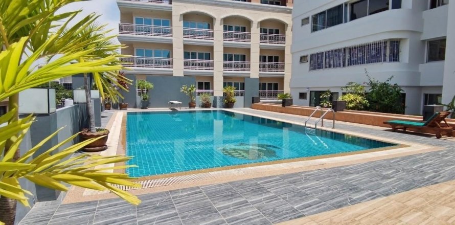 Studio in the Condo in Bang Lamung, Thailand  № 37882