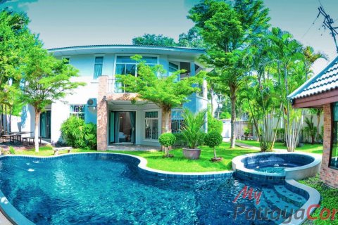 House in Pattaya, Thailand 7 bedrooms № 37175 - photo 1