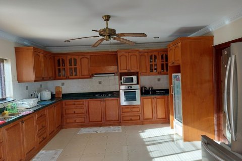 House in Bang Lamung, Thailand 5 bedrooms № 38474 - photo 9