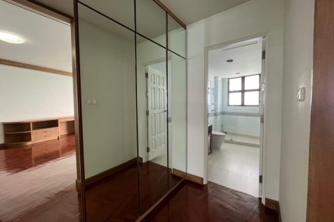 Condo in Bang Lamung, Thailand, 4 bedrooms  № 38273 - photo 26