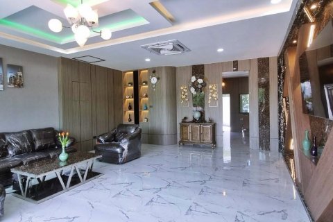 House in Bang Lamung, Thailand 6 bedrooms № 37594 - photo 5