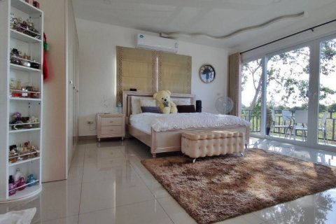 House in Sattahip, Thailand 4 bedrooms № 37695 - photo 21