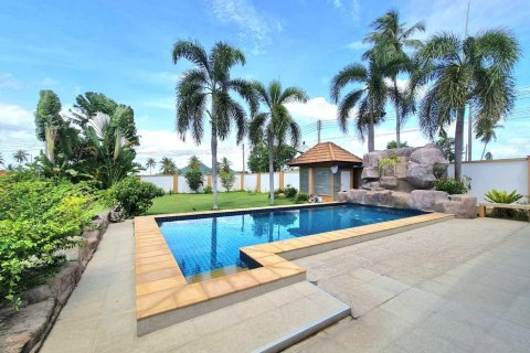 House in Sattahip, Thailand 4 bedrooms № 37193 - photo 1