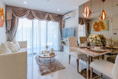 Condo in Bang Lamung, Thailand, 1 bedroom  № 37951 - photo 1