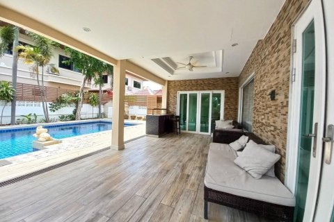 House in Bang Lamung, Thailand 4 bedrooms № 38044 - photo 6