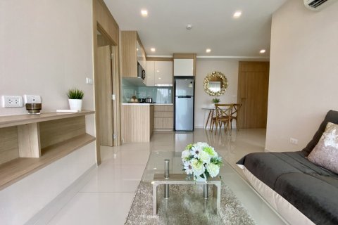 Condo in Bang Lamung, Thailand, 2 bedrooms  № 38073 - photo 1