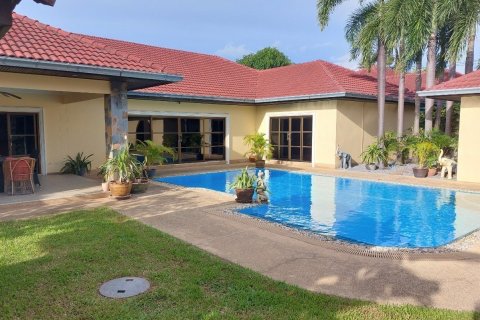 House in Bang Lamung, Thailand 5 bedrooms № 38474 - photo 3