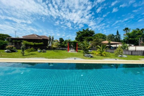 House in Bang Lamung, Thailand 8 bedrooms № 37559 - photo 3