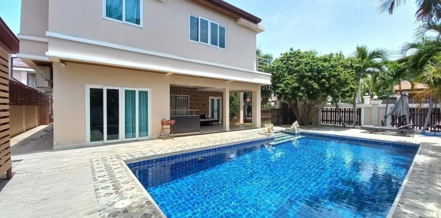 House in Bang Lamung, Thailand 4 bedrooms № 38044