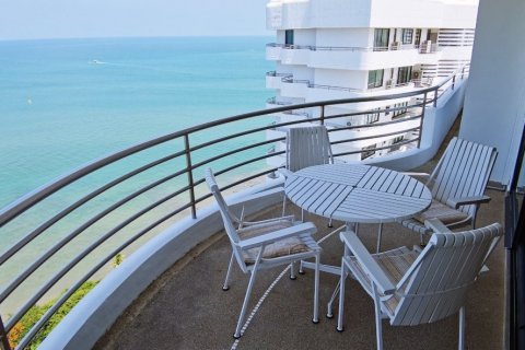 Condo in Bang Lamung, Thailand, 3 bedrooms  № 37489 - photo 2