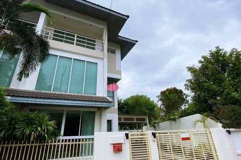 House in Bang Lamung, Thailand 3 bedrooms № 37699 - photo 1