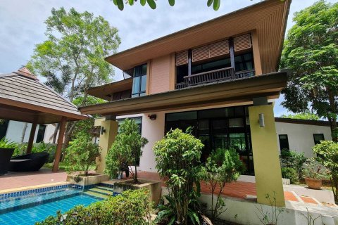 House in Bang Lamung, Thailand 4 bedrooms № 37809 - photo 1