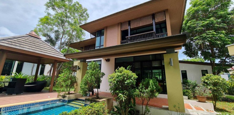 House in Bang Lamung, Thailand 4 bedrooms № 37809