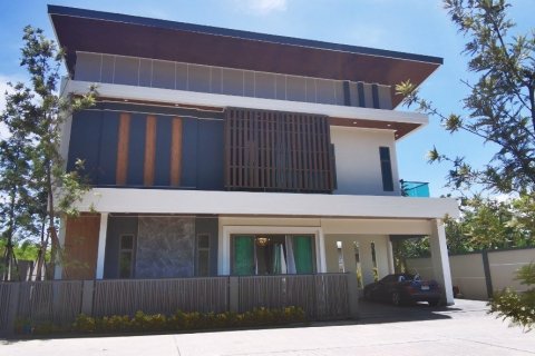 House in Bang Lamung, Thailand 4 bedrooms № 37842 - photo 2