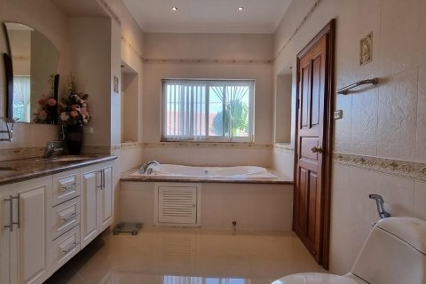 House in Bang Lamung, Thailand 3 bedrooms № 37217 - photo 23