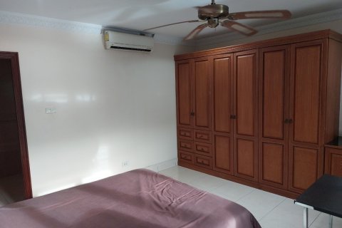 House in Bang Lamung, Thailand 5 bedrooms № 38474 - photo 12