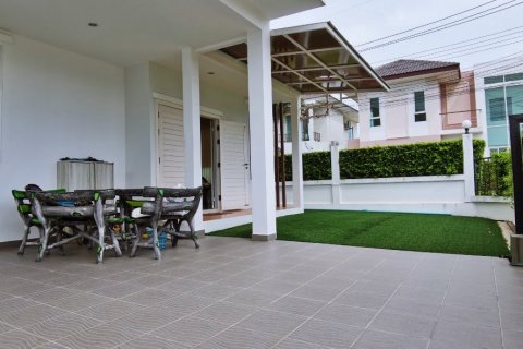 House in Bang Lamung, Thailand 3 bedrooms № 37544 - photo 2