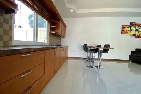 House in Bang Lamung, Thailand 2 bedrooms № 38054 - photo 2