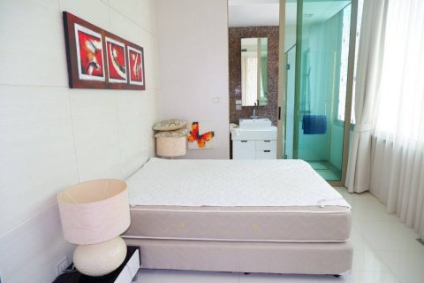 Condo in Bang Lamung, Thailand, 3 bedrooms  № 38697 - photo 13