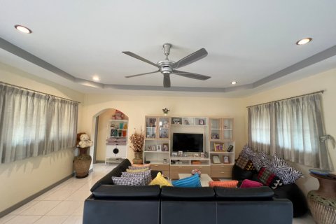 House in Bang Lamung, Thailand 3 bedrooms № 37845 - photo 5