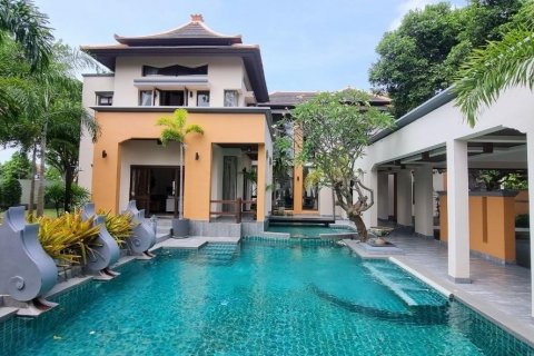 House in Bang Lamung, Thailand 4 bedrooms № 38050 - photo 1