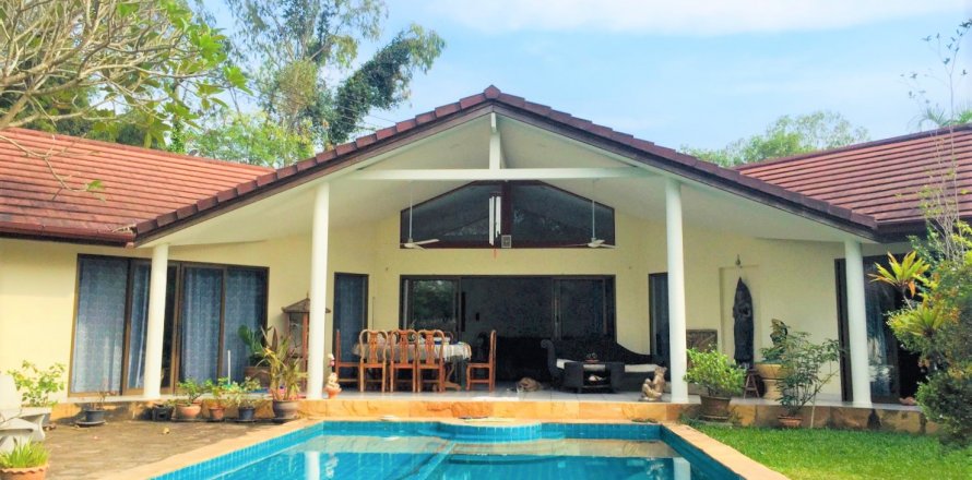 House in Bang Lamung, Thailand 4 bedrooms № 38438