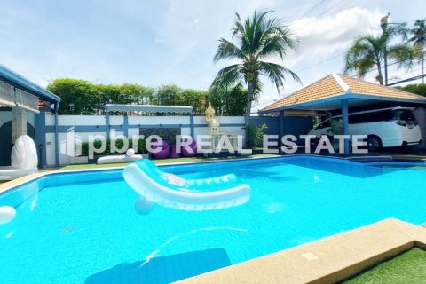 House in Bang Lamung, Thailand 4 bedrooms № 38735 - photo 1