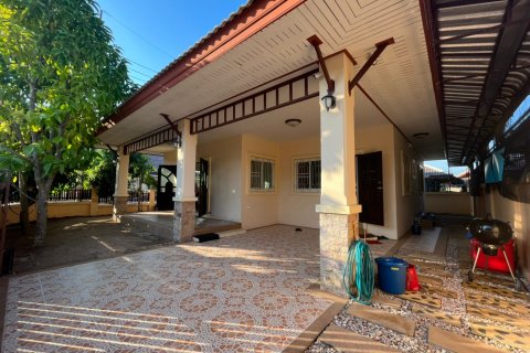 House in Bang Lamung, Thailand 2 bedrooms № 38209 - photo 2