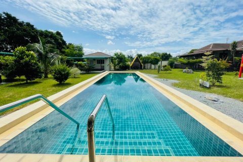 House in Bang Lamung, Thailand 8 bedrooms № 37559 - photo 6