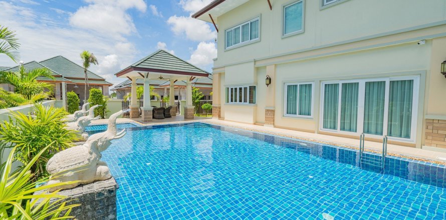 House in Bang Lamung, Thailand 4 bedrooms № 37827