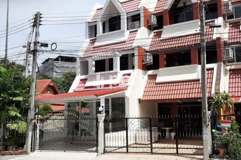 House in Bang Lamung, Thailand 4 bedrooms № 38345 - photo 1