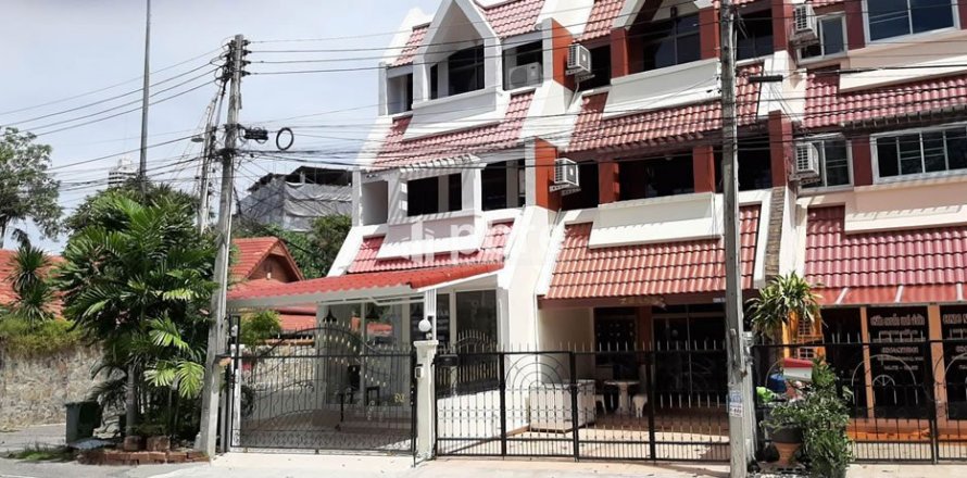 House in Bang Lamung, Thailand 4 bedrooms № 38345