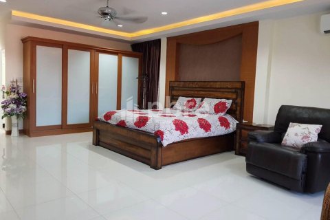 House in Bang Lamung, Thailand 4 bedrooms № 38846 - photo 6