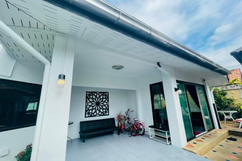 House in Bang Lamung, Thailand 4 bedrooms № 37883 - photo 4