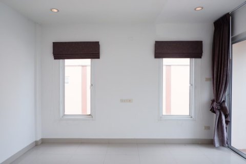 House in Bang Lamung, Thailand 4 bedrooms № 37940 - photo 8