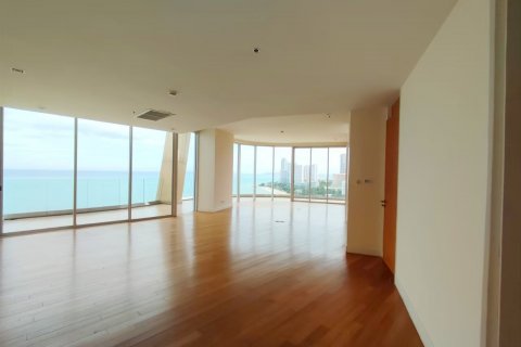 Condo in Bang Lamung, Thailand, 4 bedrooms  № 38391 - photo 13