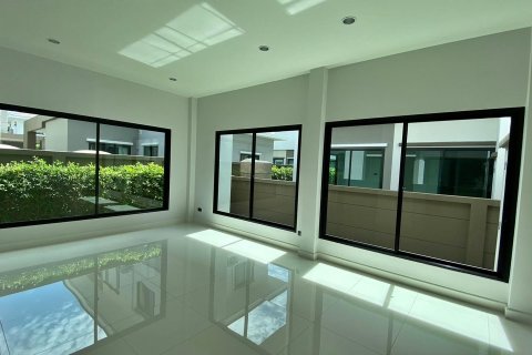 House in Bang Lamung, Thailand 4 bedrooms № 37780 - photo 2