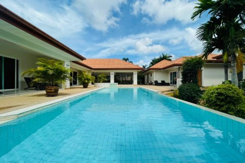 House in Bang Lamung, Thailand 5 bedrooms № 37664 - photo 1