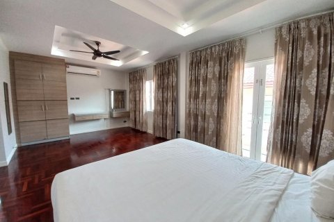 House in Bang Lamung, Thailand 4 bedrooms № 38044 - photo 14