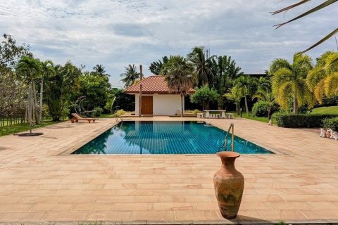 House in Bang Lamung, Thailand 6 bedrooms № 38247 - photo 6