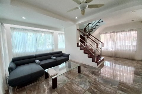 House in Bang Lamung, Thailand 4 bedrooms № 38044 - photo 13