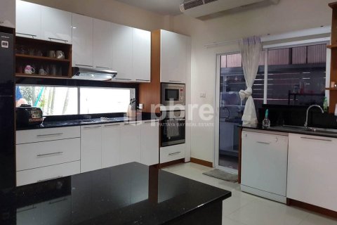 House in Bang Lamung, Thailand 4 bedrooms № 38846 - photo 2