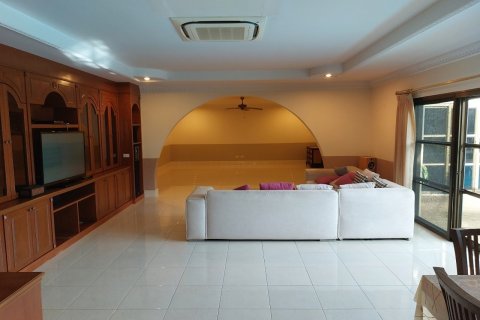 House in Bang Lamung, Thailand 5 bedrooms № 38474 - photo 7